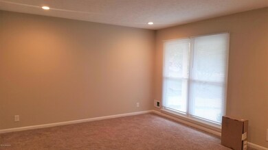 6908 Roseborough Ct, Louisville, KY 40228 - photo 6