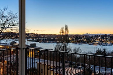 2921 Franklin Ave E unit B, Seattle, WA 98102 - photo 2