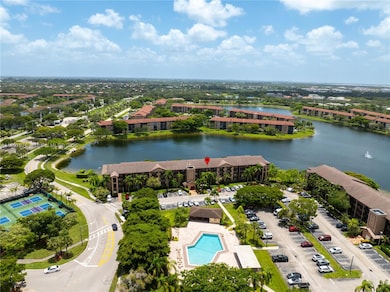 Plymouth at Century Village unit 309A, Pembroke Pines, FL 33027 - photo 2