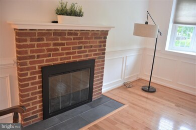 3913 Whispering Ln, Falls Church, VA 22041 - photo 4
