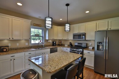 4611 N Weaverridge Blvd, Peoria, IL 61615 - photo 3