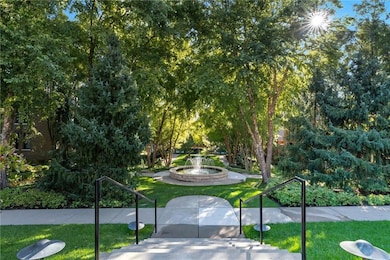 Kirkwood Circle unit 805, Kansas City, MO 64112 - photo 3