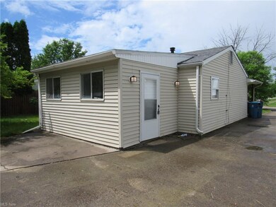 2472 Packard Dr, Lorain, OH 44055 - photo 4