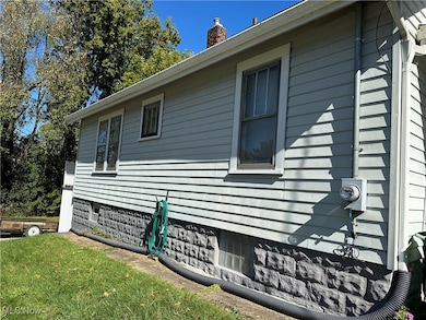 349 E Hopocan Ave, Barberton, OH 44203 - photo 3