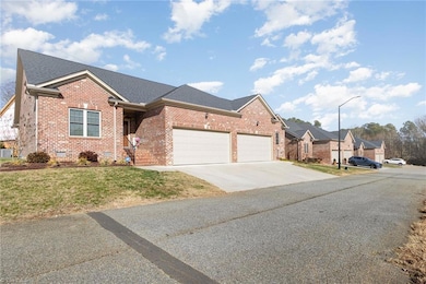 933 Arrowhead Ct, Mebane, NC 27302 - photo 3