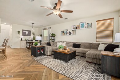 Living room/Dining