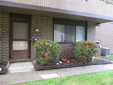 26669 Lake of the Falls Blvd unit 26669, Olmsted Falls, OH 44138 - photo 3