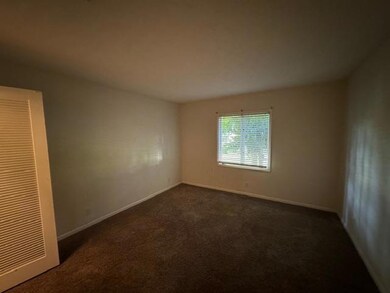 613 Forest Cir, Douglas, GA 31533 - photo 3