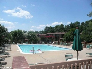 Swimming Pool/Hot Tub/Sauna - Community pool an ea
