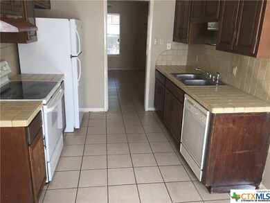 1011 Hazelton St unit 11, San Marcos, TX 78666 - photo 2