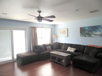 LARGE LIVING ROOM