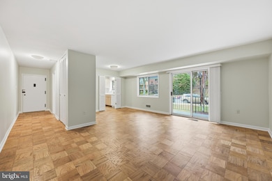 10643 Weymouth St unit 101, Bethesda, MD 20814 - photo 3