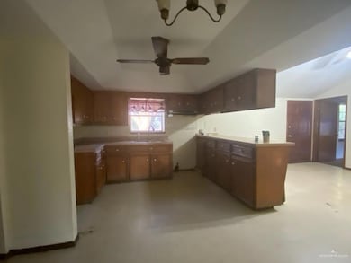 210 Tahiti Dr, Weslaco, TX 78596 - photo 4