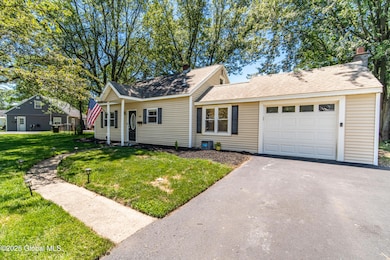 Welcome to 1105 Outer Dr in Rotterdam!