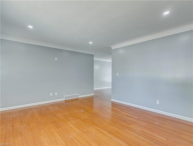 26384 Aaron Dr, Euclid, OH 44132 - photo 6