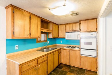 1503 E 3rd St, Elk City, OK 73644 - photo 5