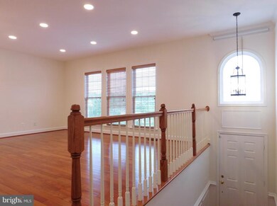 8191 Laurel Crossing Ln, Lorton, VA 22079 - photo 3