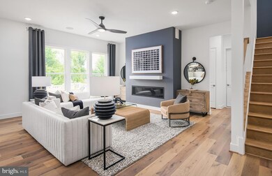 10255 Emerald Ln, Chantilly, VA 20152 - photo 4