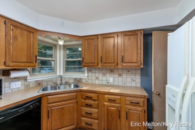 1305 Ball Ave NE, Grand Rapids, MI 49505 - photo 7