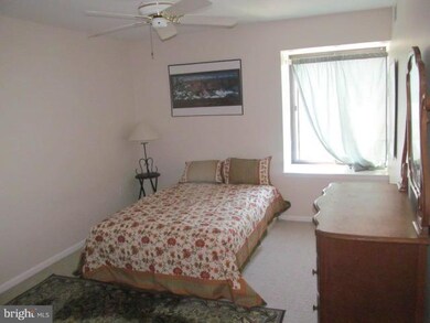 9800 Kingsbridge Dr unit 202, Fairfax, VA 22031 - photo 4