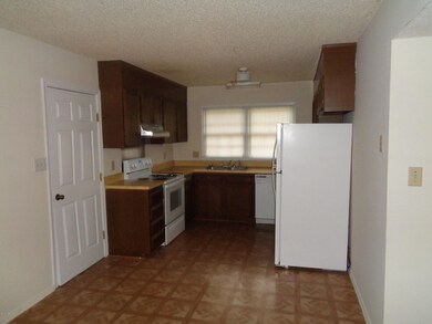 510 E Springhill Terrace, Jacksonville, NC 28546 - photo 3