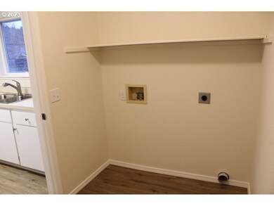 110 S Grove Ln, Sutherlin, OR 97479 - photo 7