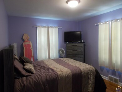 2916 SW 20th St, Topeka, KS 66604 - photo 4