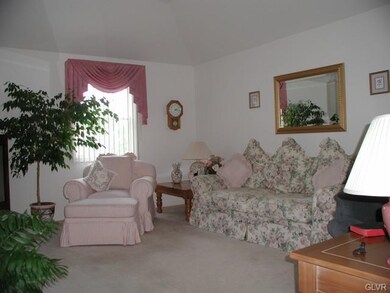 5800 Burning Tree Ln, Macungie, PA 18062 - photo 3