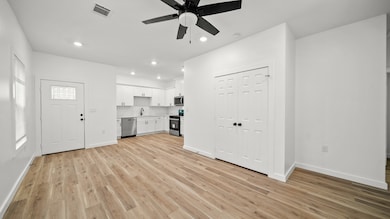 1504 W Blum St unit B, Alvin, TX 77511 - photo 6