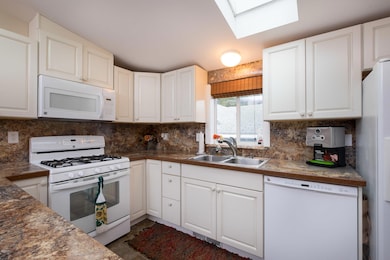 614 SE Port Ave, Lincoln City, OR 97367 - photo 2