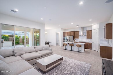 8-web-or-mls-63 E Megan St (07)