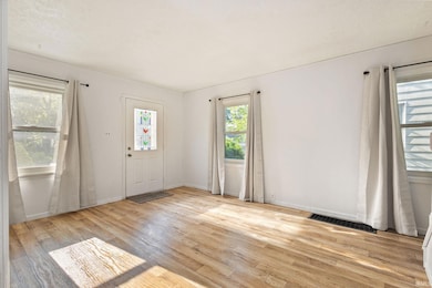 1421 N Brookfield St, South Bend, IN 46628 - photo 4