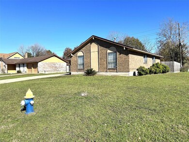 13202 Woodsdale Ct, Houston, TX 77038 - photo 4