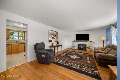 6420 N Fotheringham St-008
