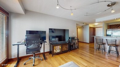 05_300WalutSt_Unit906_2005_Custom_Resize