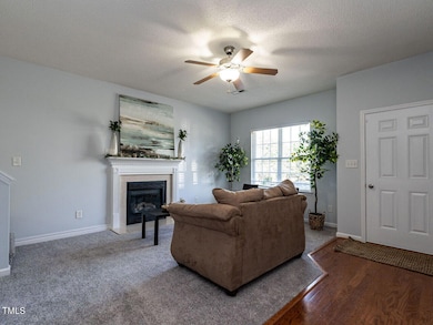 004-1280x960-family-room