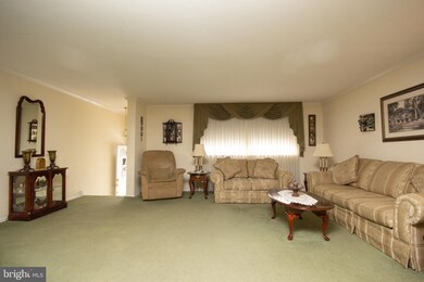 4433 Deerpath Ln, Philadelphia, PA 19154 - photo 5