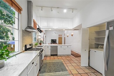 SPACIOUS KITCHEN