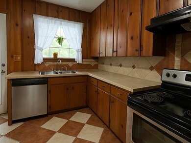 Kitchen
(Virtual decluttering applied)