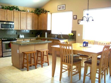 Kitchen&Eat-in Dining