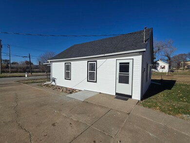 1433 N 8th St, Council Bluffs, IA 51503 - photo 4