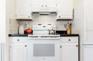 Kitchen. Brand new stove