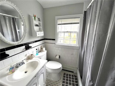 28 Whitwell Ave, Newport, RI 02840 - photo 5