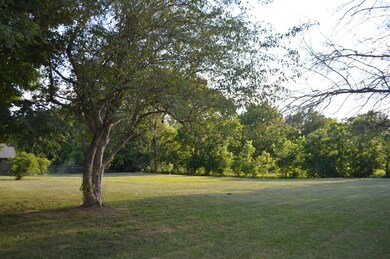 940 Faulkner Ln, Danville, KY 40422 - photo 2