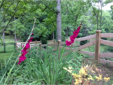 67 W Chapel Rd, Asheville, NC 28803 - photo 4