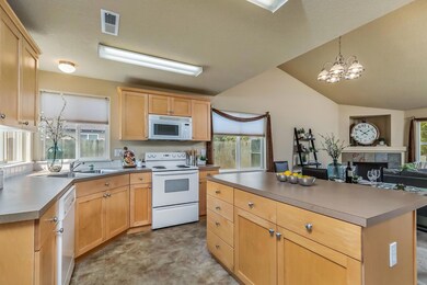 20653 Daisy Ln, Bend, OR 97702 - photo 4