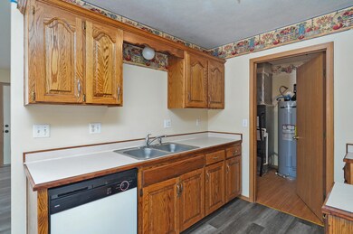 221-227 Eagle Circle-8