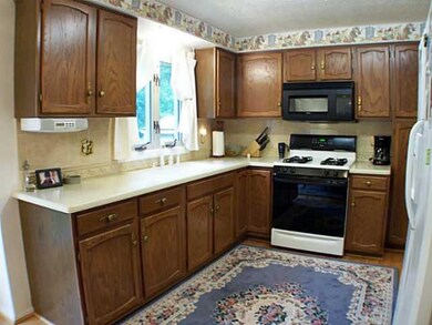 Kitchen Kitchen with Oak cabinetry