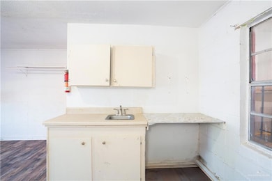 130 N Texas Ave unit 4, Mercedes, TX 78570 - photo 7