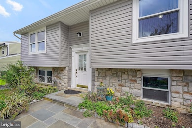 102 N Garfield Rd, Sterling, VA 20164 - photo 4